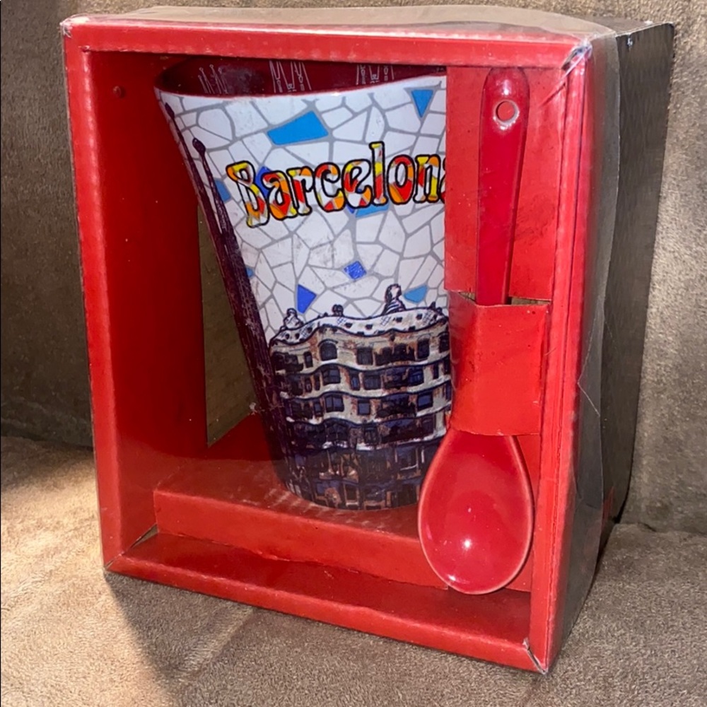 NEW Souvenir coffee cup Barcelona with spoon